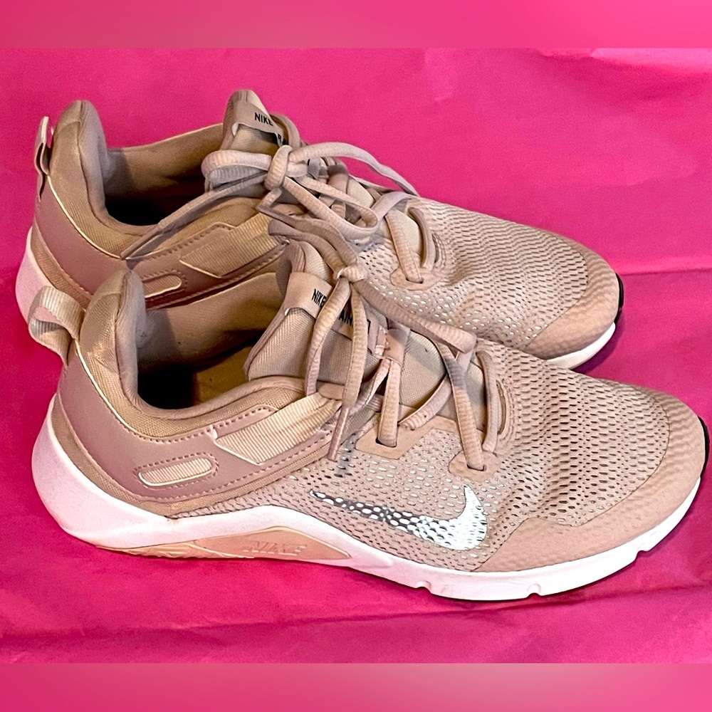 Nike Training  woman’s sneakers tennis shoes.dusky pink and white